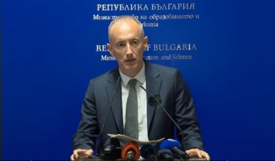 Красимир Вълчев: Няма да се учи задължително религия в клас