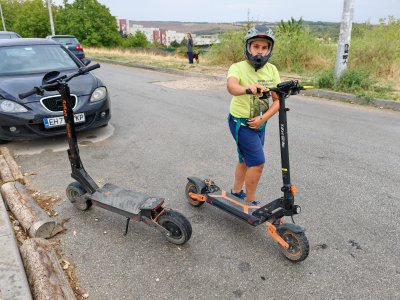 Забраниха тротинетките в пешеходни зони на Кърджали