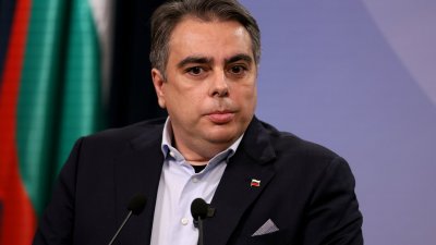 Асен Василев: Тече дезинформационна кампания за приемането на евро