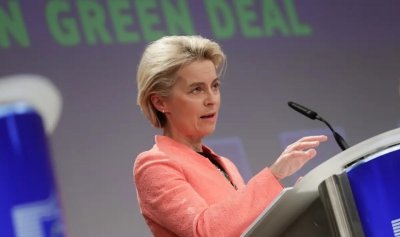 Урсула пътува до Белия дом, но първо иска да види пакета на Тръмп