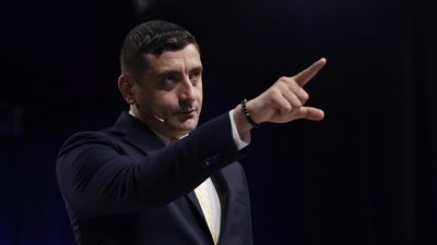 Симион иска компенсации за румънската военна помощ за Украйна