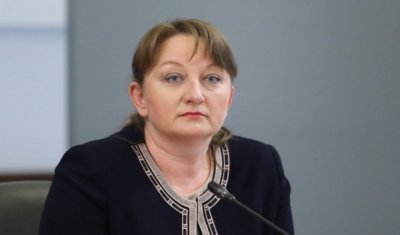 Деница Сачева: Президентът не иска да пита, а да използва хората