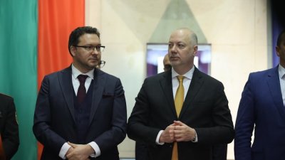 Желязков няма да уволнява Митов