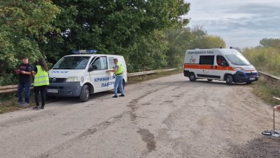 58-годишна загина в тежка катастрофа, 3-годишно дете е в болница 
