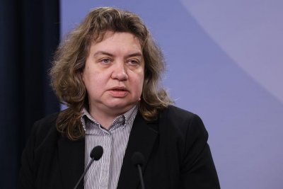 Киселова пред тежка дилема: Решава да вкара ли референдума в пленарна зала