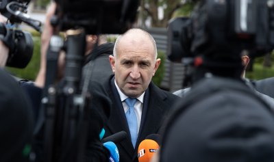 ИЗВЪНРЕДНО: Радев внесе предложението за референдум, вижте мотивите