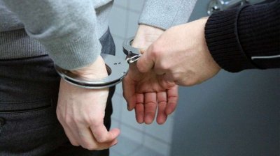 Куриоз: Мъж открадна кола, заби я в канавка и беше арестуван за минути