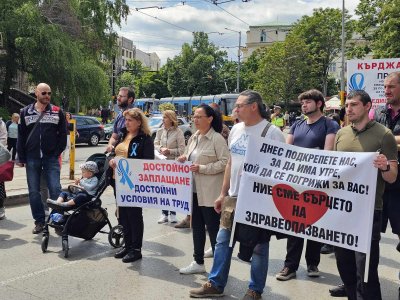Медсестрите искат минимална заплата от 3077 лв. (СНИМКИ)
