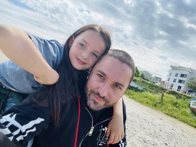 За 1 юни: Бащата на Сияна организира бдение пред парламента в памет на загиналите деца 