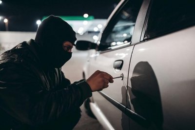 Светкавично: Полицията залови столични автоджамбази след сигнал за открадната кола вчера