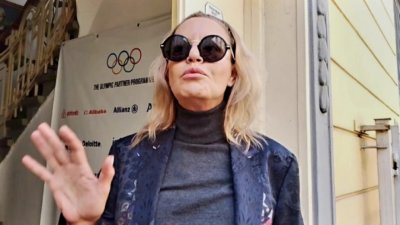 Стефка Костадинова изрева: Натискат ме да освободя поста!