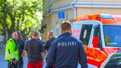 Намушкаха три деца в училище в мирна Финландия