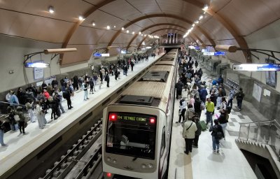 Метрото с апел към футболните фенове: Не трошете градския транспорт!