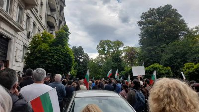 Протест в подкрепа на Васил Терзиев пред Общината