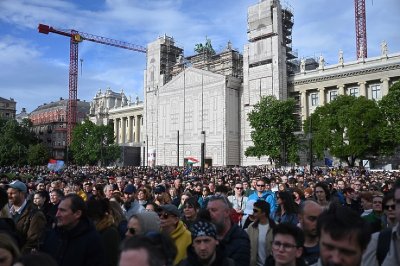 Хиляди унгарци протестират срещу законопроект на Орбан