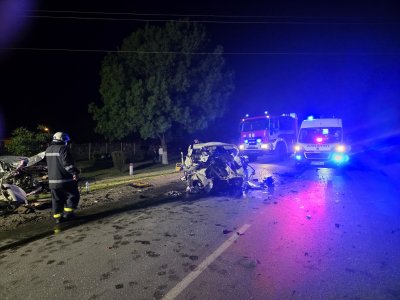 Двама мъже са загинали и двама са ранени при челен сблъсък край Поликраище