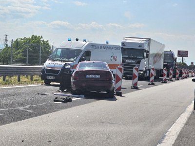 Катастрофа с линейка предизвика 15 км тапа на "Тракия" край Цалапица