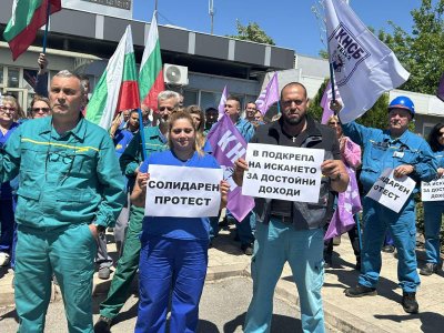 Протест и пред "ТЕЦ Марица изток 2" в подкрепа на журналистите и шофьорите