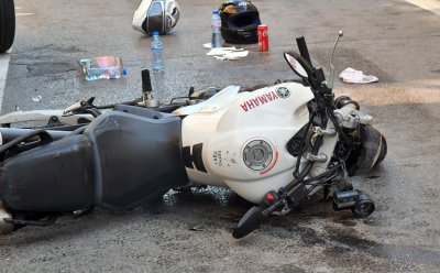 Моторист е в тежко състояние след удар в дърво в Хасково