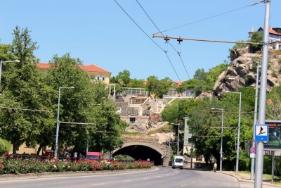 Мъж плаши да скочи от тунел в Пловдив