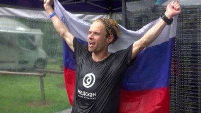 Голям скандал във Франция заради руско знаме