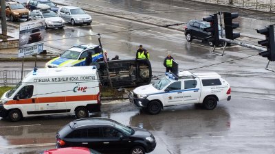 Тежка катастрофа в квартал „Люлин“ в София (СНИМКИ)