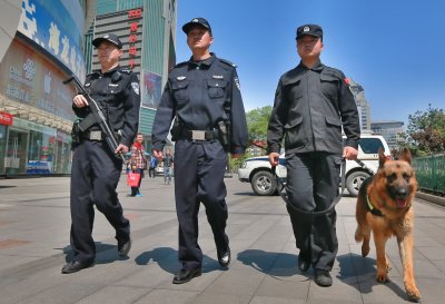 Шофьор се вряза в пешеходци край училище в Пекин
