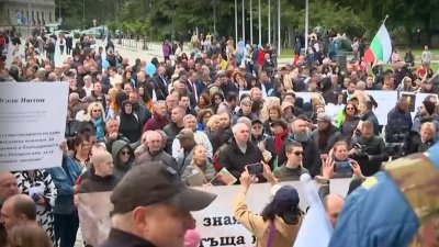 Няма пък! Искаме си религията!