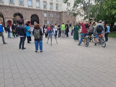 Училището не е църква: Граждани излязоха на протест