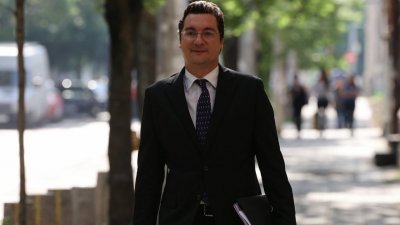 Крум Зарков пред Лора Крумова: Референдум за еврото няма да има