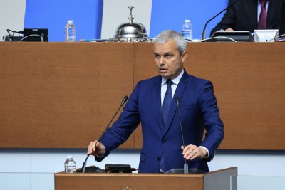 Костадинов си изпусна нервите и викна: "Майка му стара!"