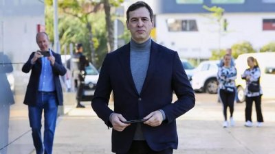 Братът на испанския премиер е изправен пред съда за търговия с влияние