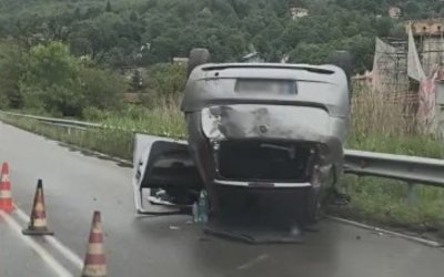 Кола се обърна по таван при Владая