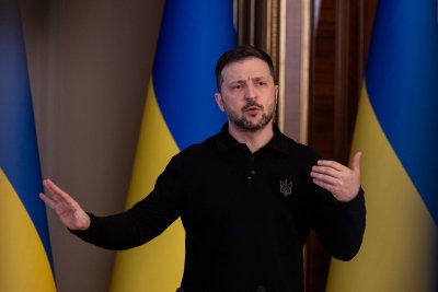 Зеленски: Русия е струпала 50 000 войници до границата със Сумска област