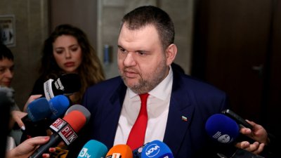 Пеевски подкрепи протест срещу мраморна кариера