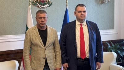 Кметът на Горна Оряховица пристана на Пеевски