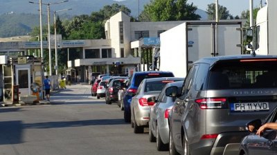 Въоръжете се с търпение: Българите тръгнаха към Гърция за почивните дни
