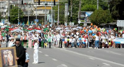 Удивително! 20 000 се включиха в празничното шествие във Варна