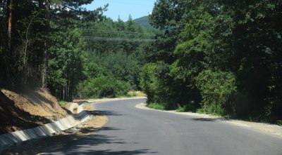 На вниманието на шофьорите: Проходът Петрохан е затворен днес и утре