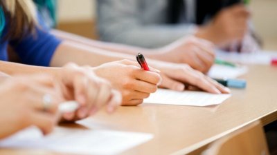 Абитуриентки внесоха жалба срещу матурите, ощетили ги с времето 