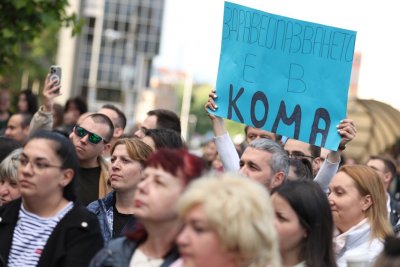 Искане за двойно заплащане: Медицински работници на протест в 6 града