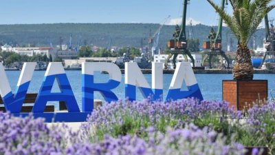 Строят огромен асансьор до морето във Варна (СНИМКИ)