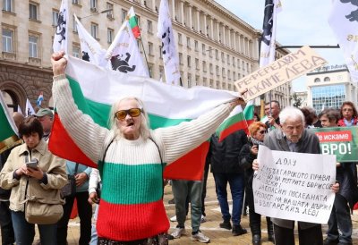 "Възраждане" блокира страната с протести срещу еврото