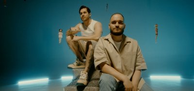 С новия си сингъл Неонови мечти Иво Аръков се позиционира