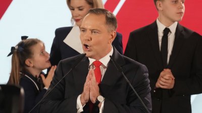Новият полски президент бил сводник? 