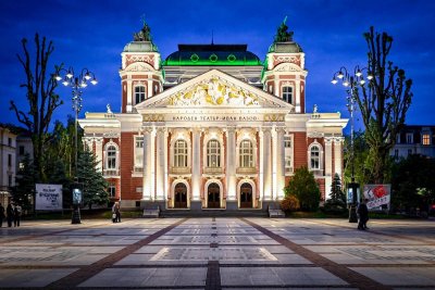 Васил Терзиев се похвали, че Народният театър е с ново осветление (СНИМКИ)