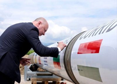 Желязков се подписа на тръба от нов газопровод 