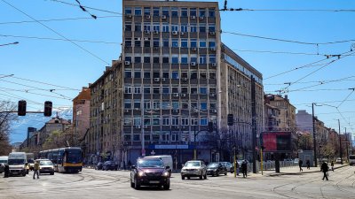 Златни ли са? АПИ поръчали 27 косачки за 4,5 млн. лв. 