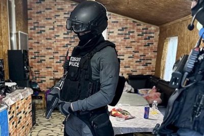Деветима в ареста след акция на ГДБОП в Оряхово, иззеха наркотици и оръжие