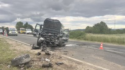 Катастрофа на Подбалканския път, в едната кола са пътували бременна и малко дете 